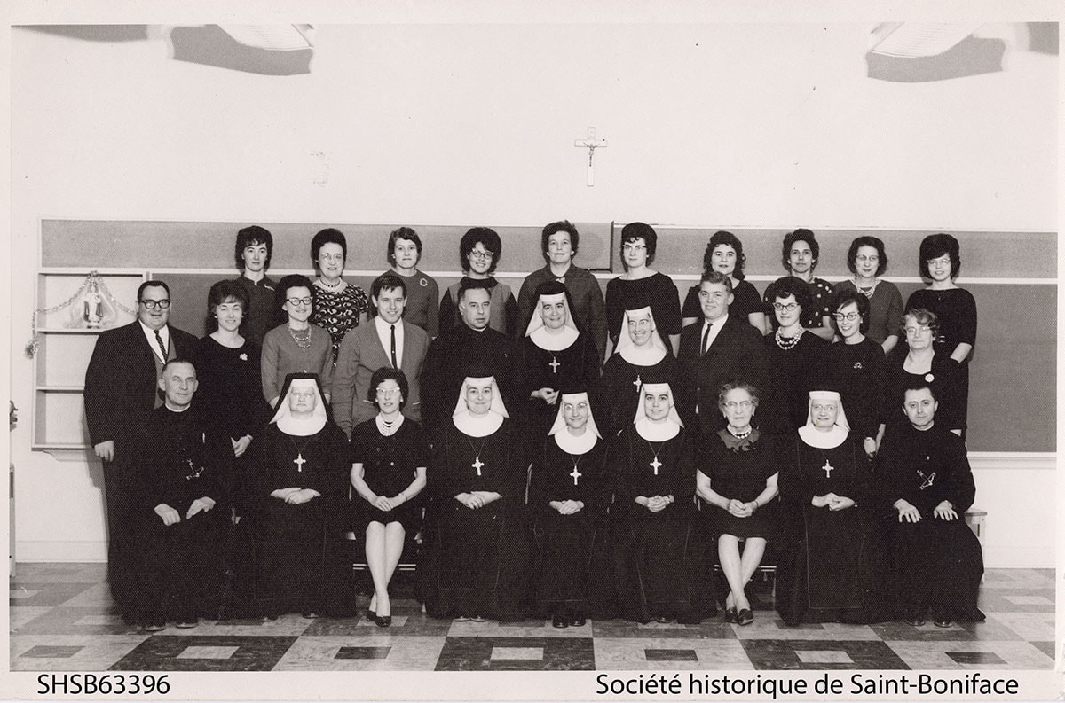 Le personnel de l'école du Précieux-Sang - SHSB63396