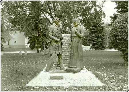 Une photographie du monument Aulneau- La Vérendrye.