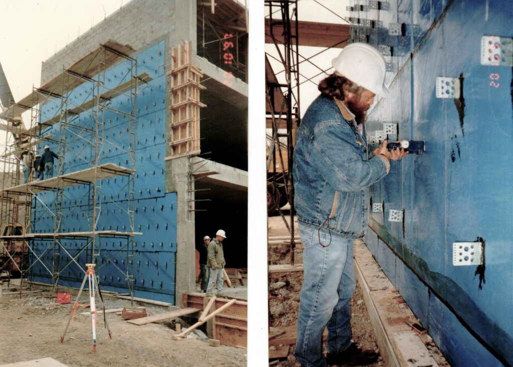 Les travaux associés à la pose de la membrane bleue. Archives de la SHSB, Fonds SHSB, SHSB 100020 et SHSB 100021